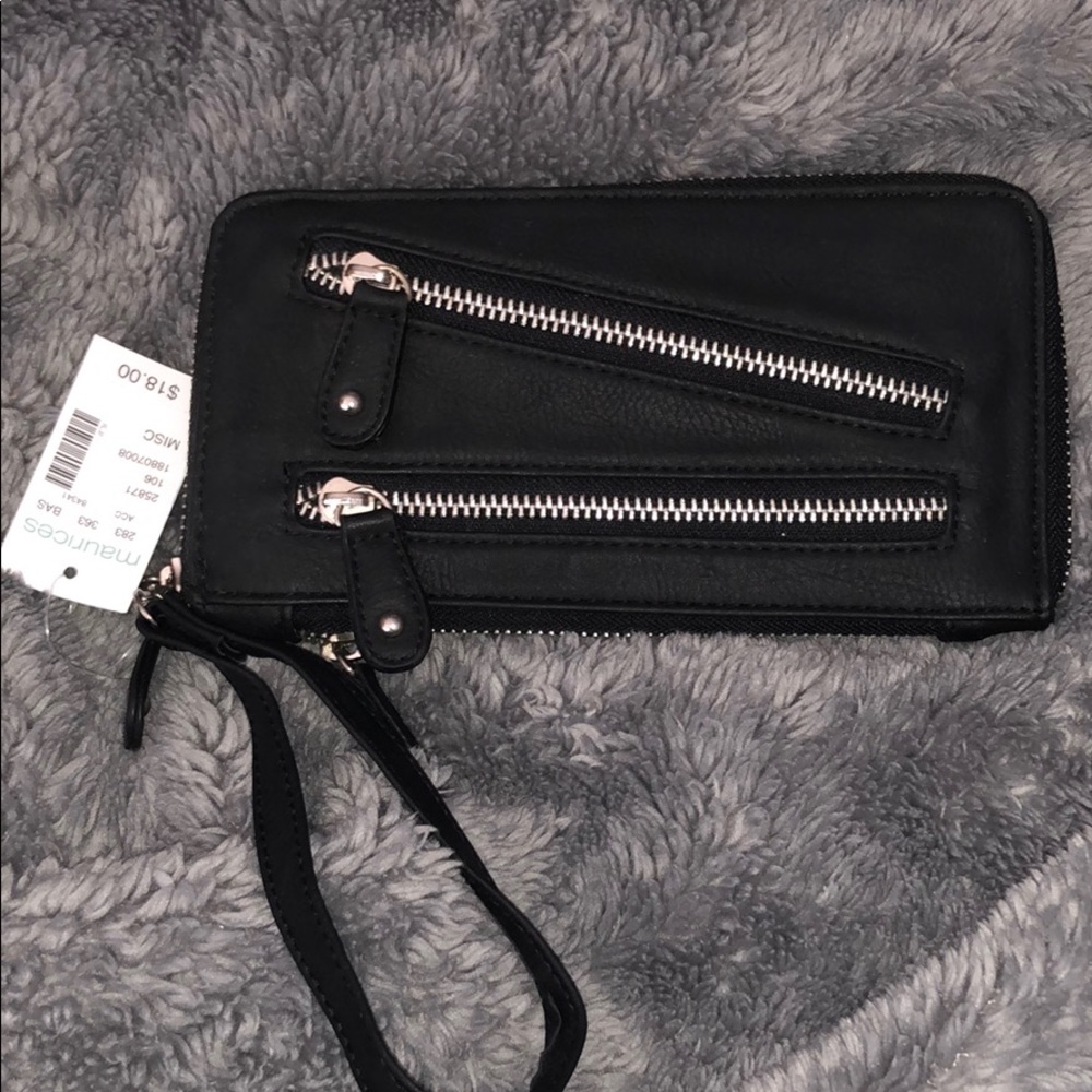 Maurices Wallet
